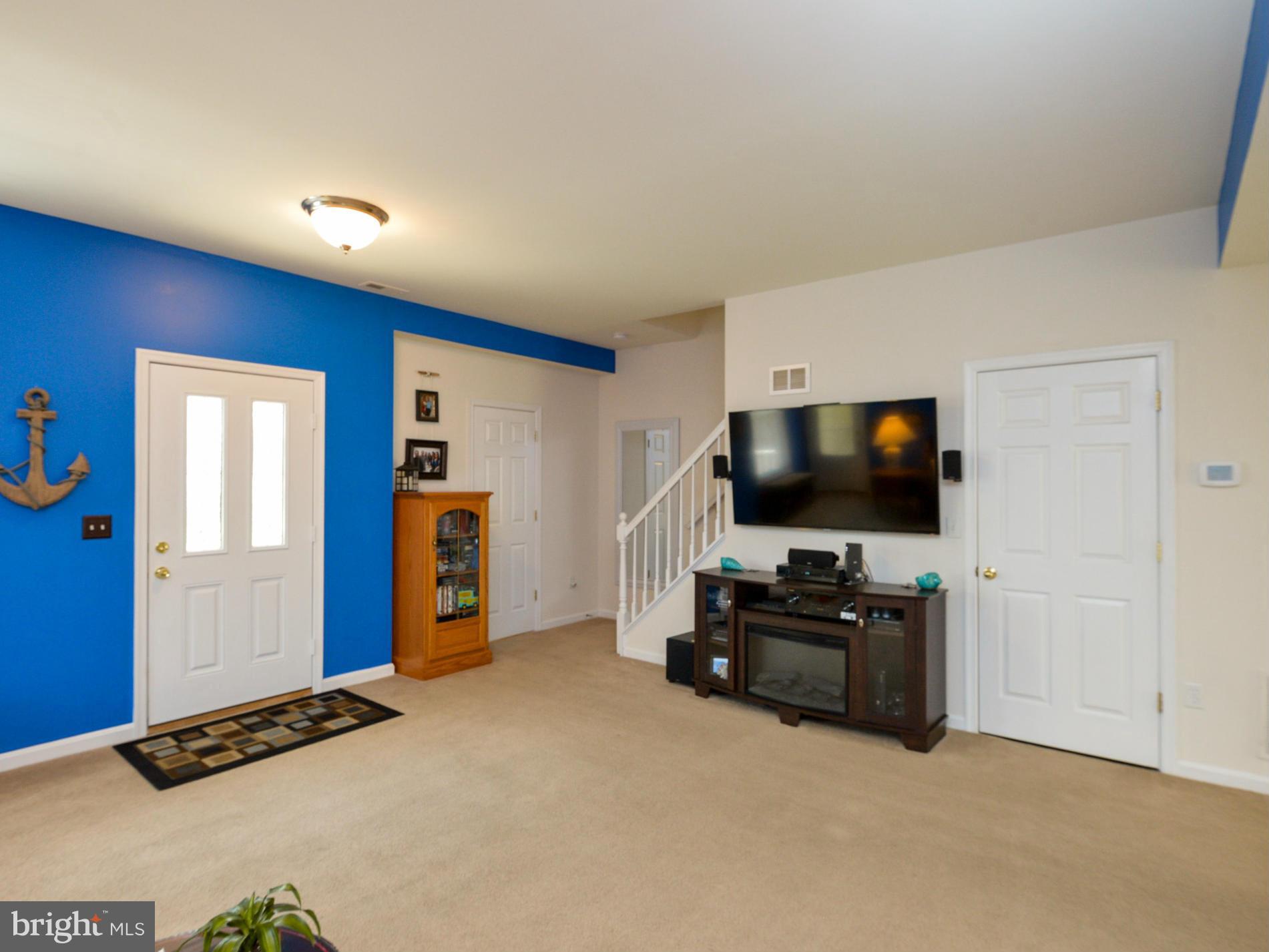 924 Williams Street Edgewater, MD 21037 - Photo 6 of 22 Living Room