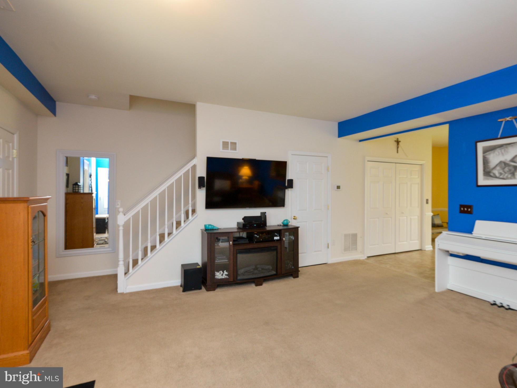 924 Williams Street Edgewater, MD 21037 - Photo 7 of 22 Living Room