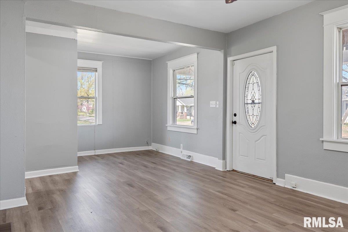 931 North 3rd Street Springfield, IL 62702 - Photo 4 of 25