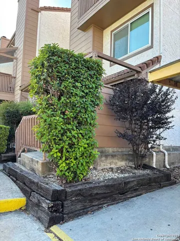 a house view with a outdoor space