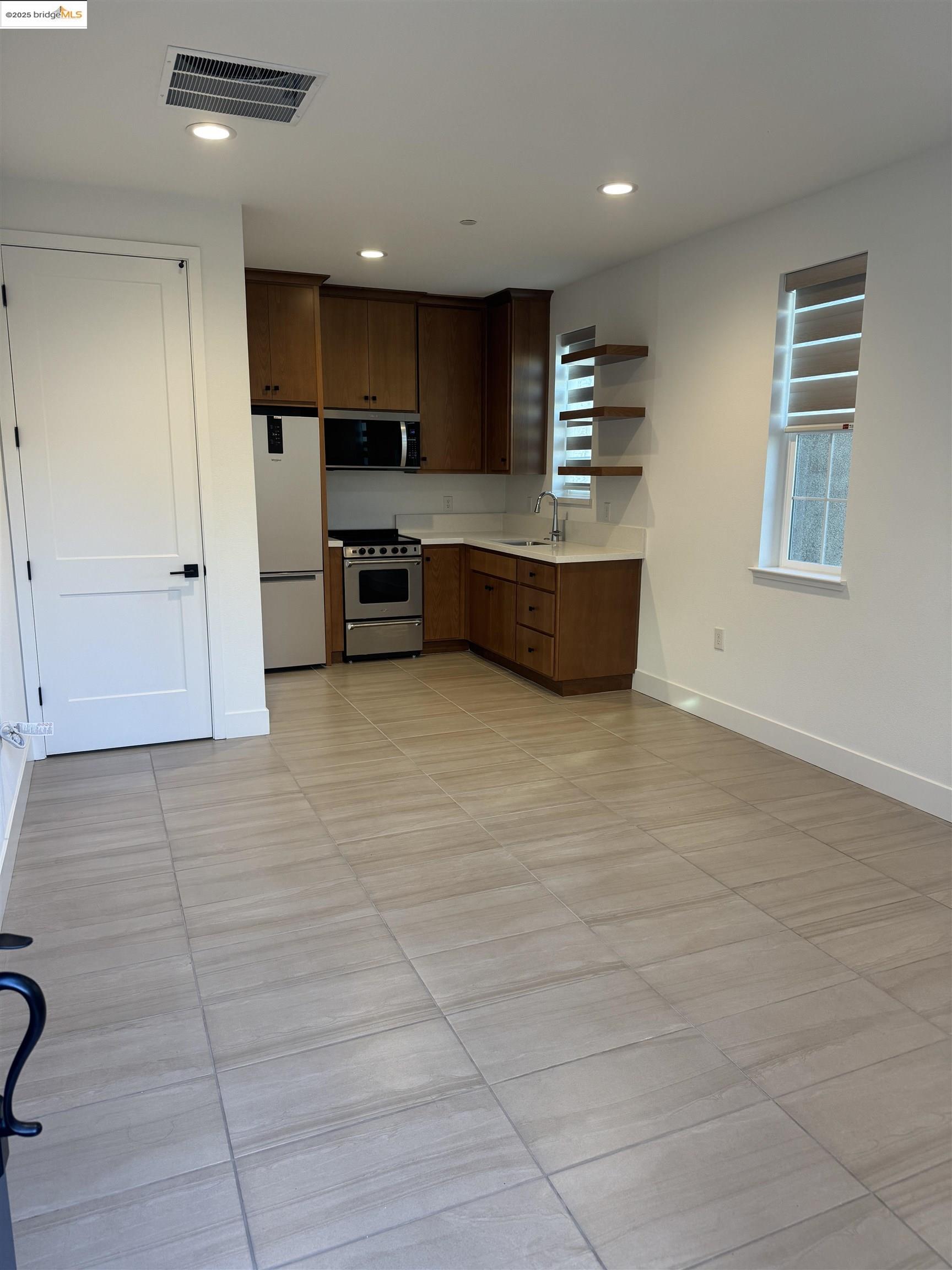 470 Trellis Way, Unit A Brentwood, CA 94513 - Photo 4 of 14 a large kitchen with stainless steel appliances a large counter top
