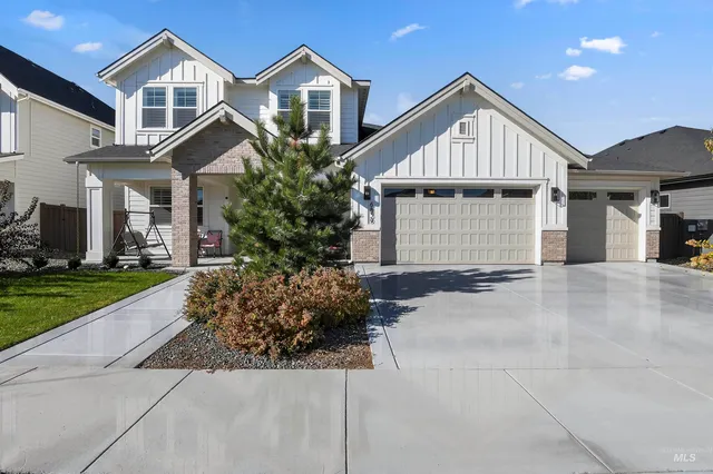 $1,035,000 | 6839 North Willowside Avenue, Meridian, ID 83646