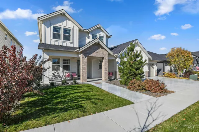 $1,035,000 | 6839 North Willowside Avenue, Meridian, ID 83646