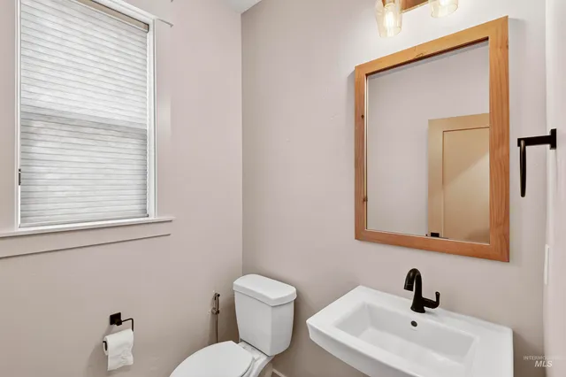 $1,035,000 | 6839 North Willowside Avenue, Meridian, ID 83646