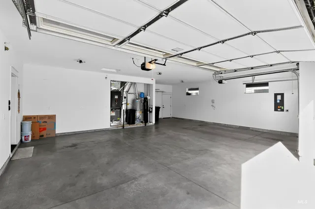 $1,035,000 | 6839 North Willowside Avenue, Meridian, ID 83646