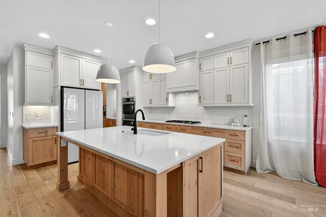 $1,035,000 | 6839 North Willowside Avenue, Meridian, ID 83646