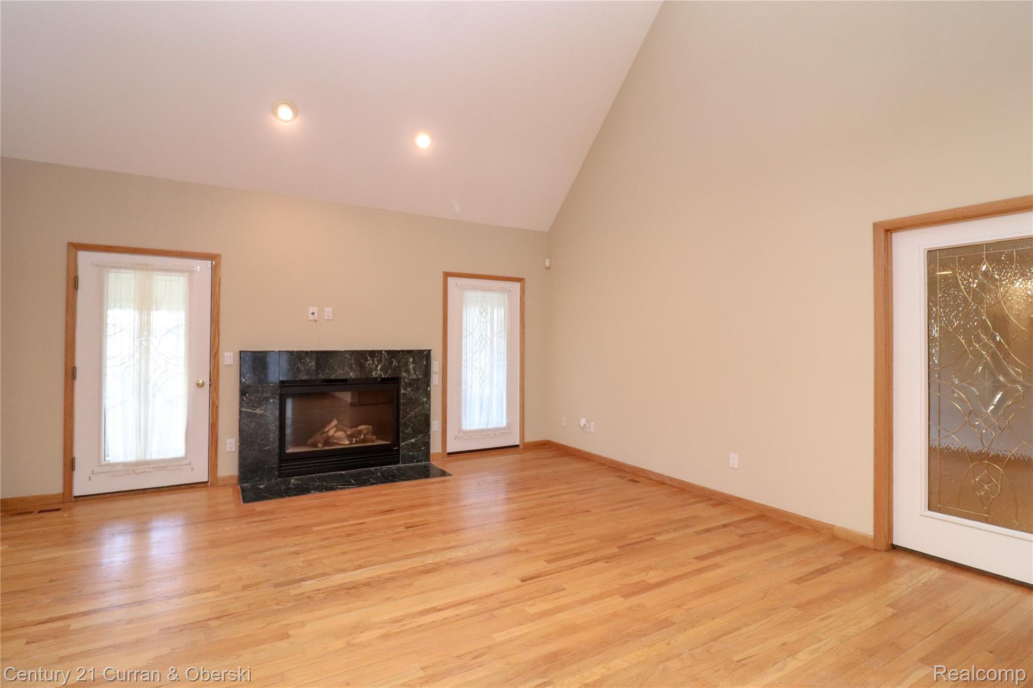 Living room with natural fireplace 