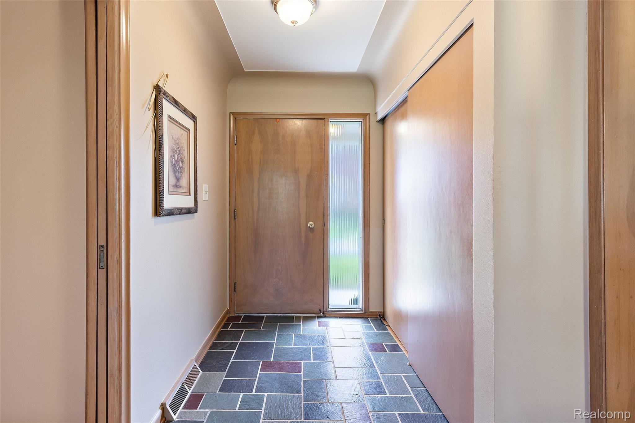 146 Rochdale Drive South Rochester, MI 48309 - Photo 15 of 34 146 Rochdale-15.jpg