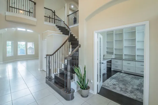 a view of entryway and hall