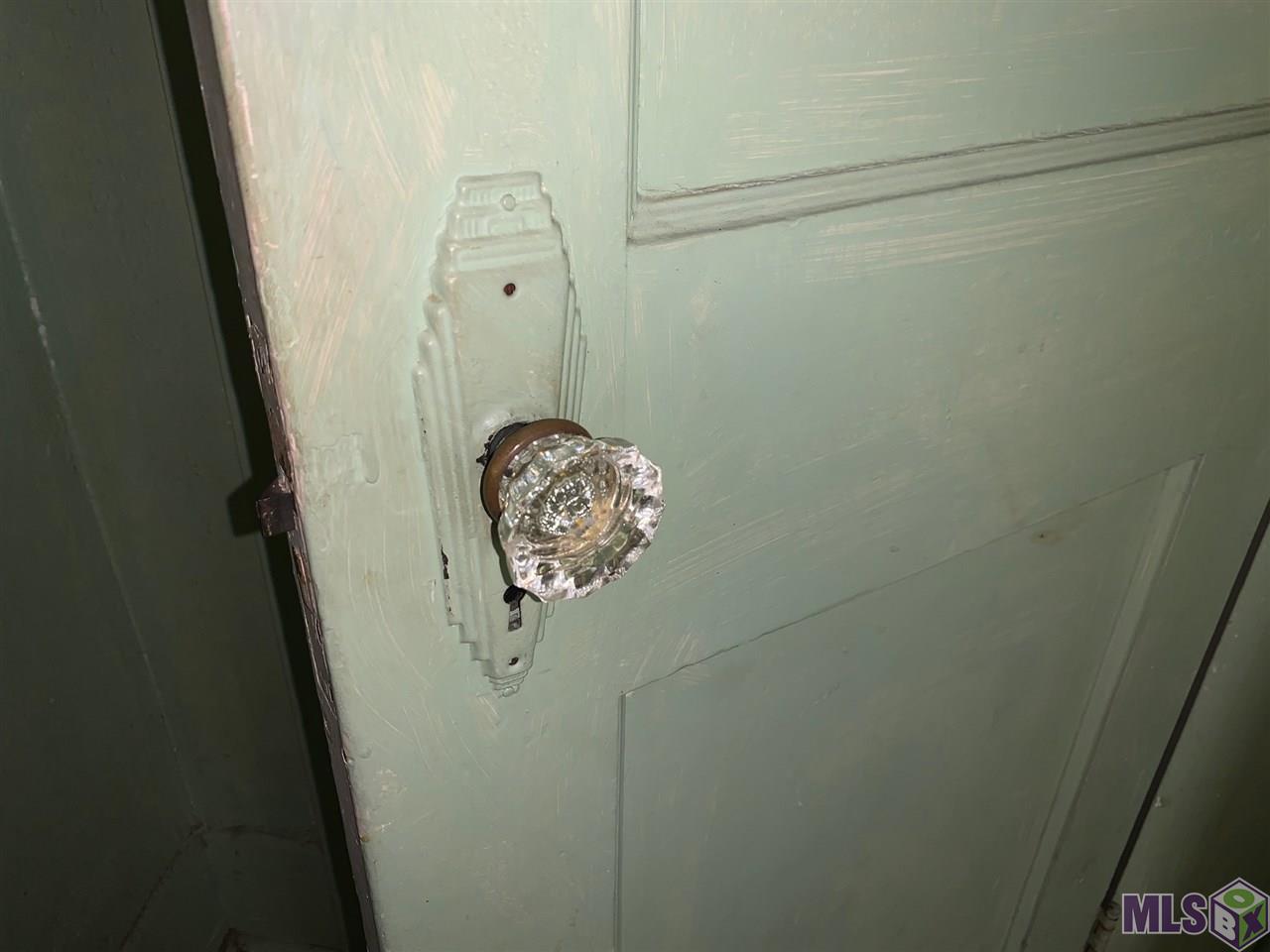 706 Pintail Street Baton Rouge, LA 70807 - Photo 13 of 14 Vintage Glass Doorknobs