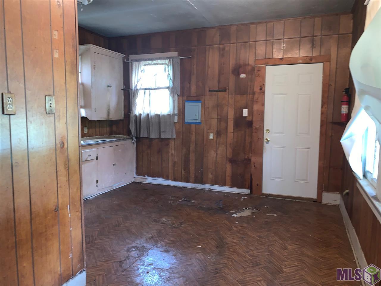 706 Pintail Street Baton Rouge, LA 70807 - Photo 5 of 14 Kitchen / Dining Area