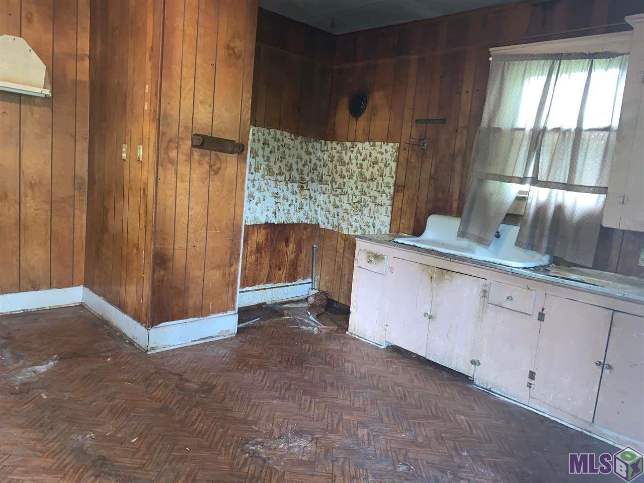706 Pintail Street Baton Rouge, LA 70807 - Photo 8 of 14 Kitchen / Dining Area