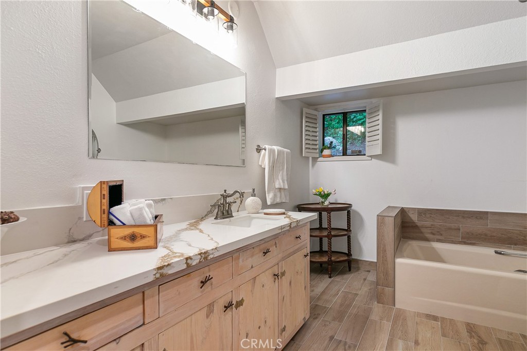 841 Cottage Grove Road Lake Arrowhead, CA 92352 - Photo 13 of 31 Guest Bath