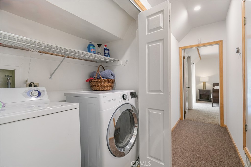 841 Cottage Grove Road Lake Arrowhead, CA 92352 - Photo 19 of 31 W/D in Hallway