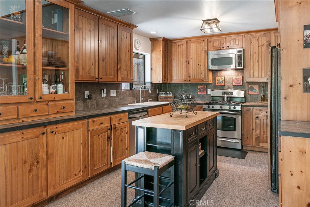 841 Cottage Grove Road Lake Arrowhead, CA 92352 - Photo 7 of 31