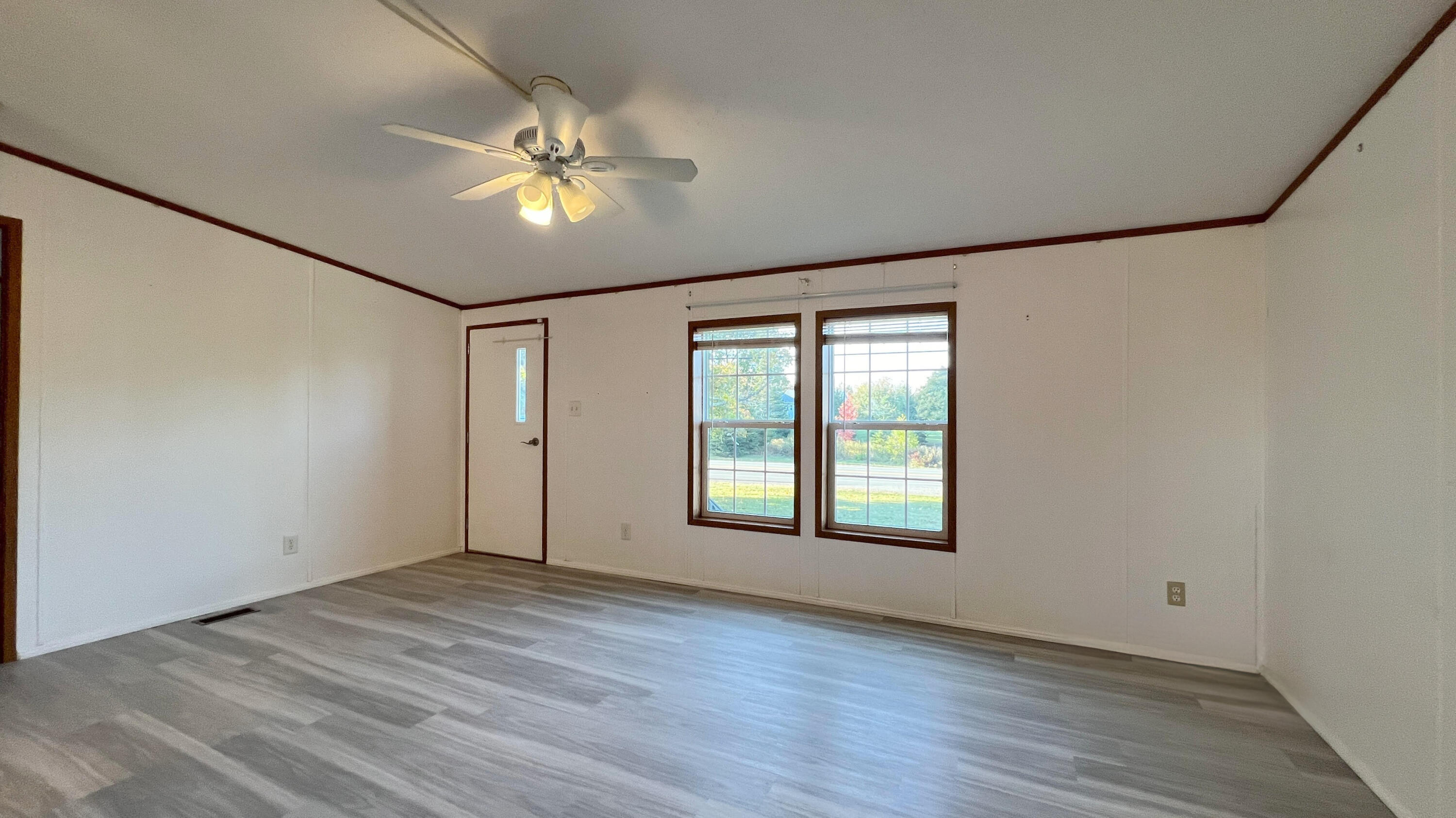 604 County Road Lubec, ME 04652 - Photo 6 of 15 Living Room