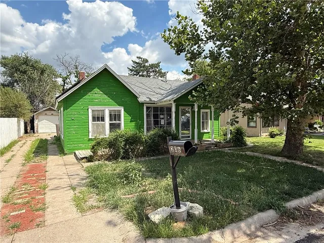 $144,900 | 206 South 1st Street, Garden City, KS 67846