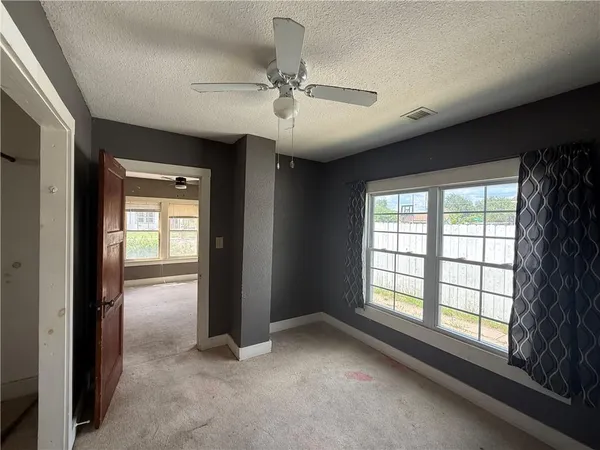 $114,900 | 206 South 1st Street, Garden City, KS 67846