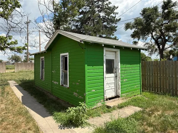 $114,900 | 206 South 1st Street, Garden City, KS 67846