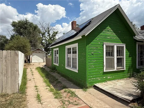 $114,900 | 206 South 1st Street, Garden City, KS 67846