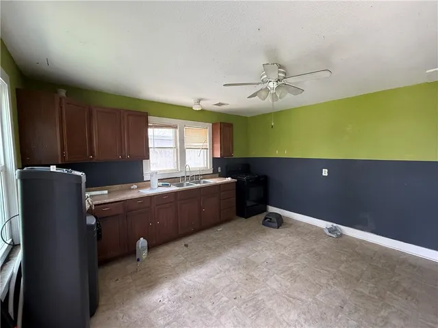$144,900 | 206 South 1st Street, Garden City, KS 67846