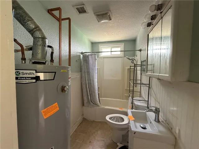 $144,900 | 206 South 1st Street, Garden City, KS 67846