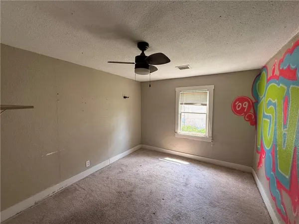 $114,900 | 206 South 1st Street, Garden City, KS 67846