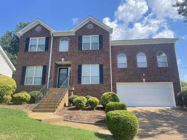 $2,295 | 111 Jamestown Place, Hendersonville, TN 37075