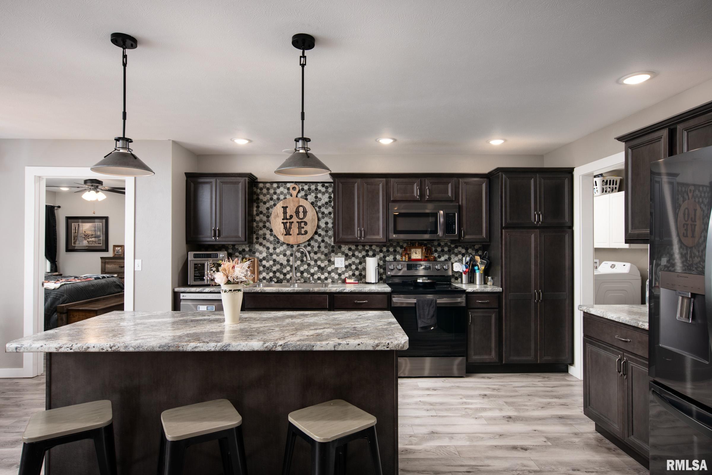 3124 Weaver Road Herrin, IL 62948 - Photo 8 of 27