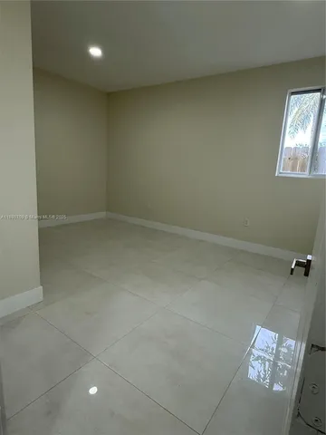 $2,000 | 559 Northwest 2nd Street, Unit 2, Florida City, FL 33034