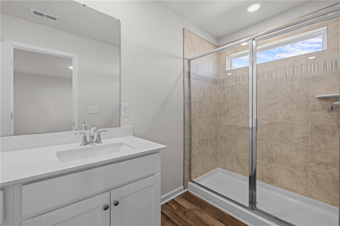 516 Brasstown Court Pendleton, SC 29670 - Photo 18 of 23 Primary bath with walk in shower.