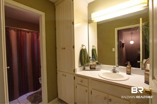 513 Grand Avenue Fairhope, AL 36532 - Photo 21 of 28 bathroom 2