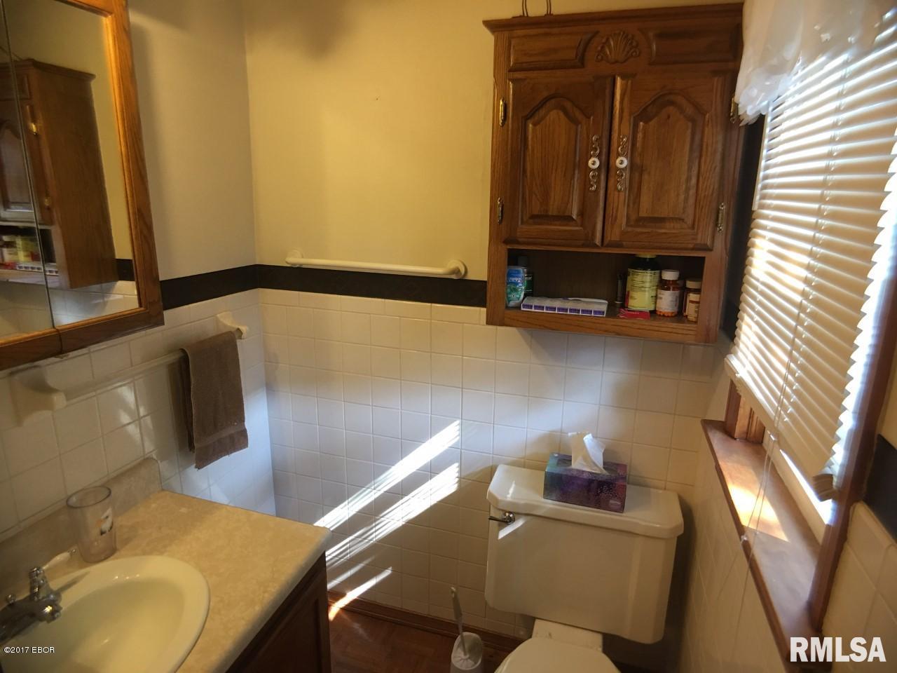 301 East 3rd Street Flora, IL 62839 - Photo 11 of 36 Gallery Image 11