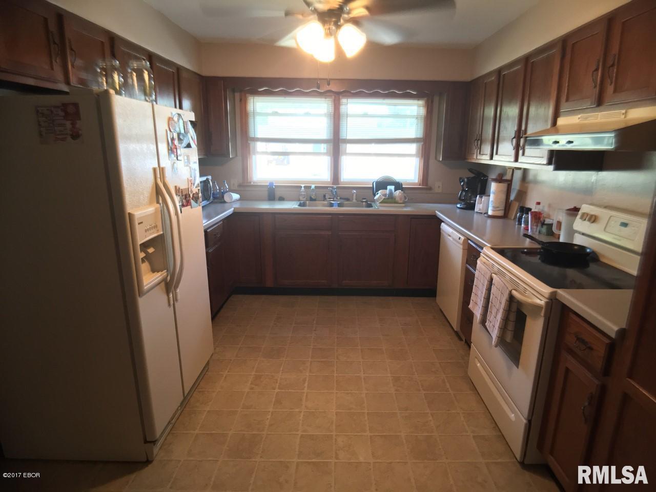 301 East 3rd Street Flora, IL 62839 - Photo 15 of 36 Gallery Image 15