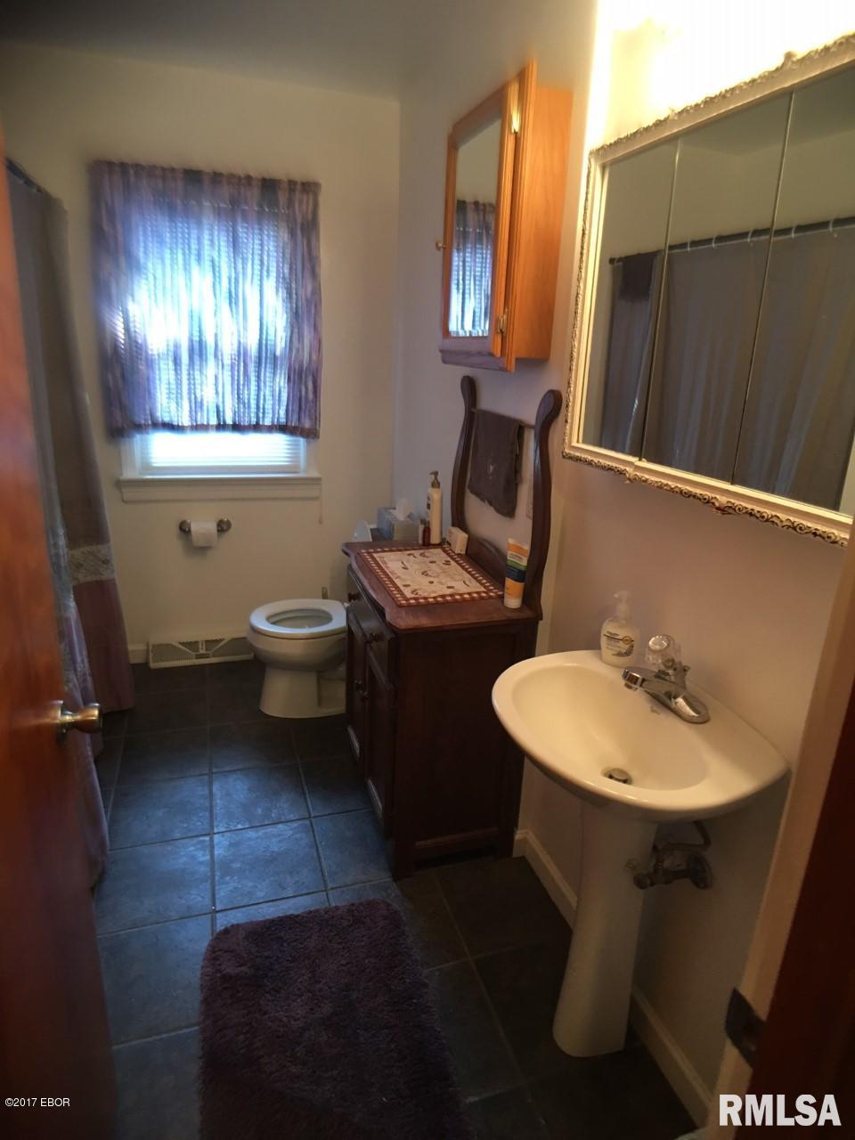 301 East 3rd Street Flora, IL 62839 - Photo 31 of 36 Gallery Image 31