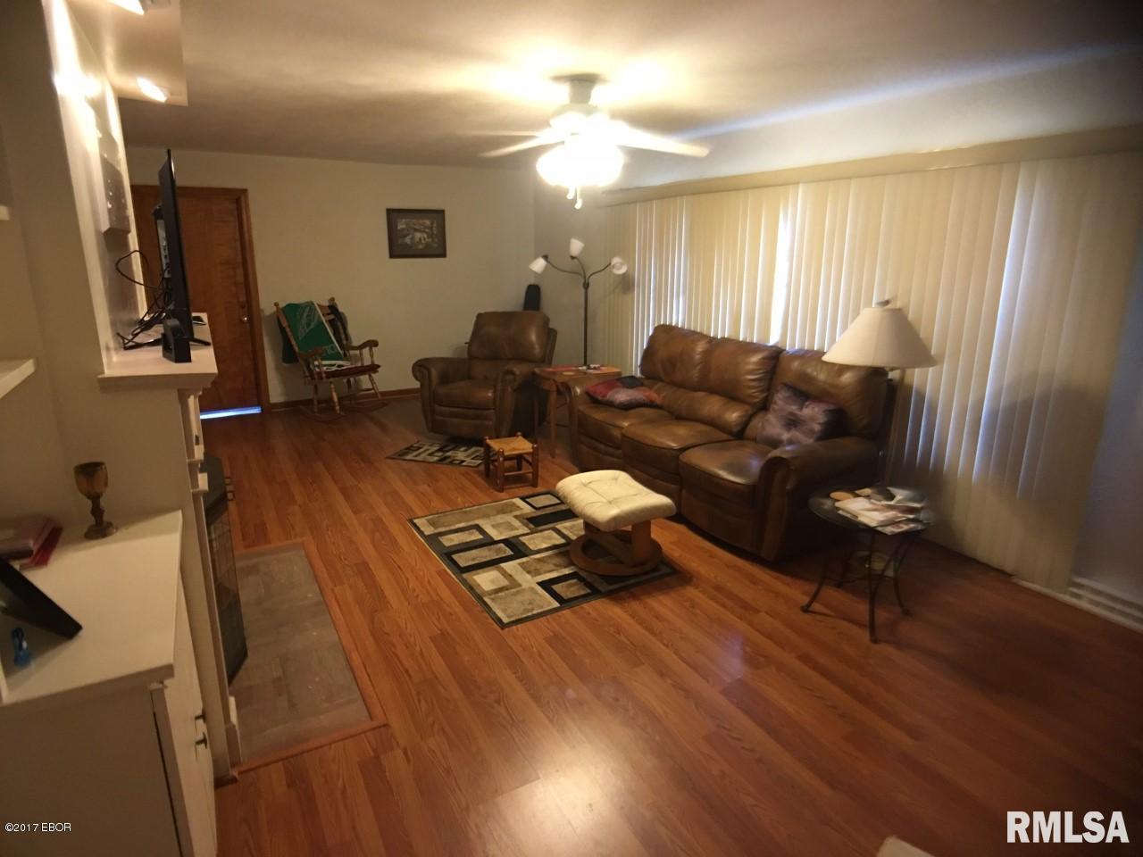 301 East 3rd Street Flora, IL 62839 - Photo 6 of 36 Gallery Image 6