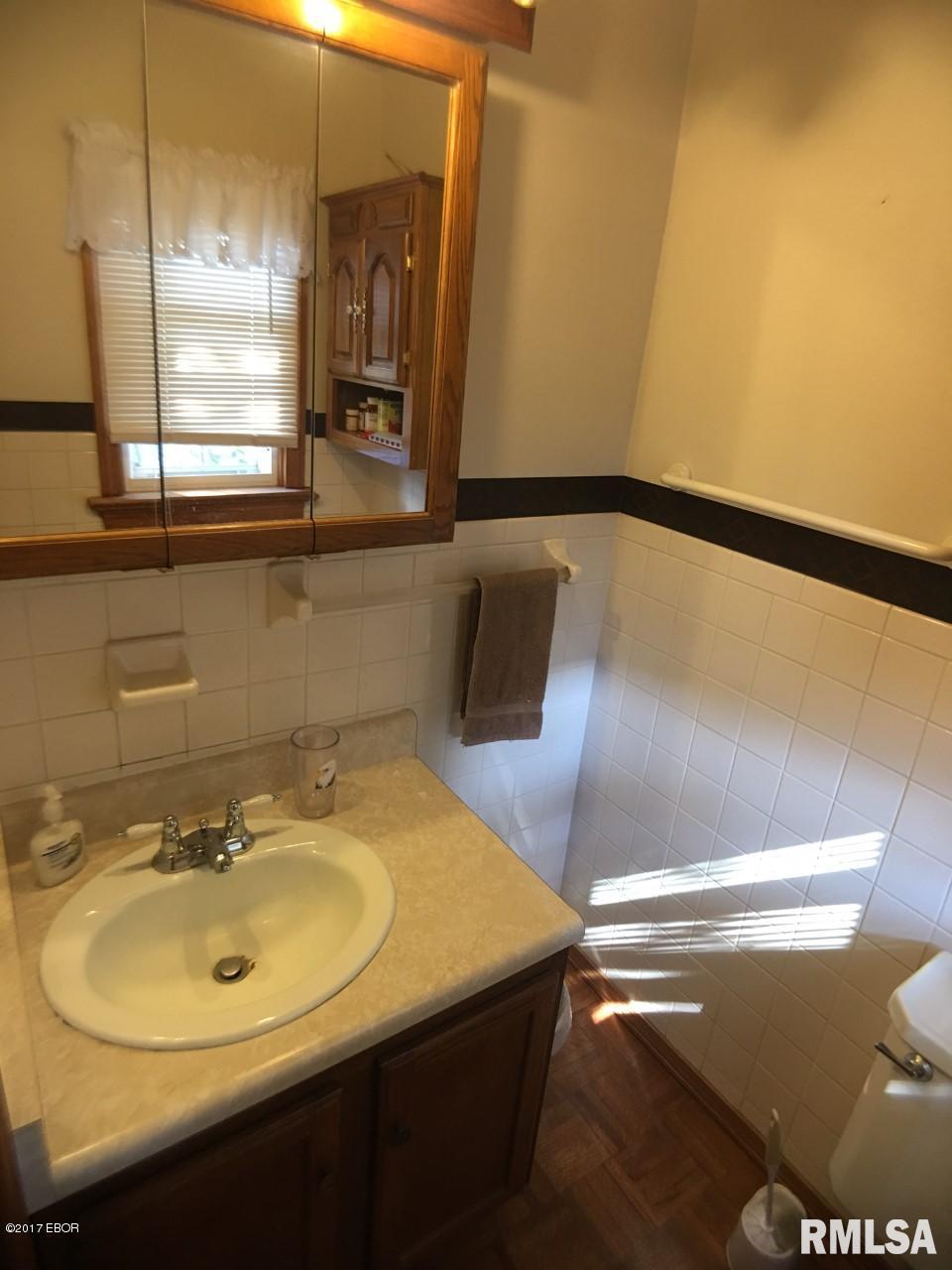 301 East 3rd Street Flora, IL 62839 - Photo 10 of 36 Gallery Image 10