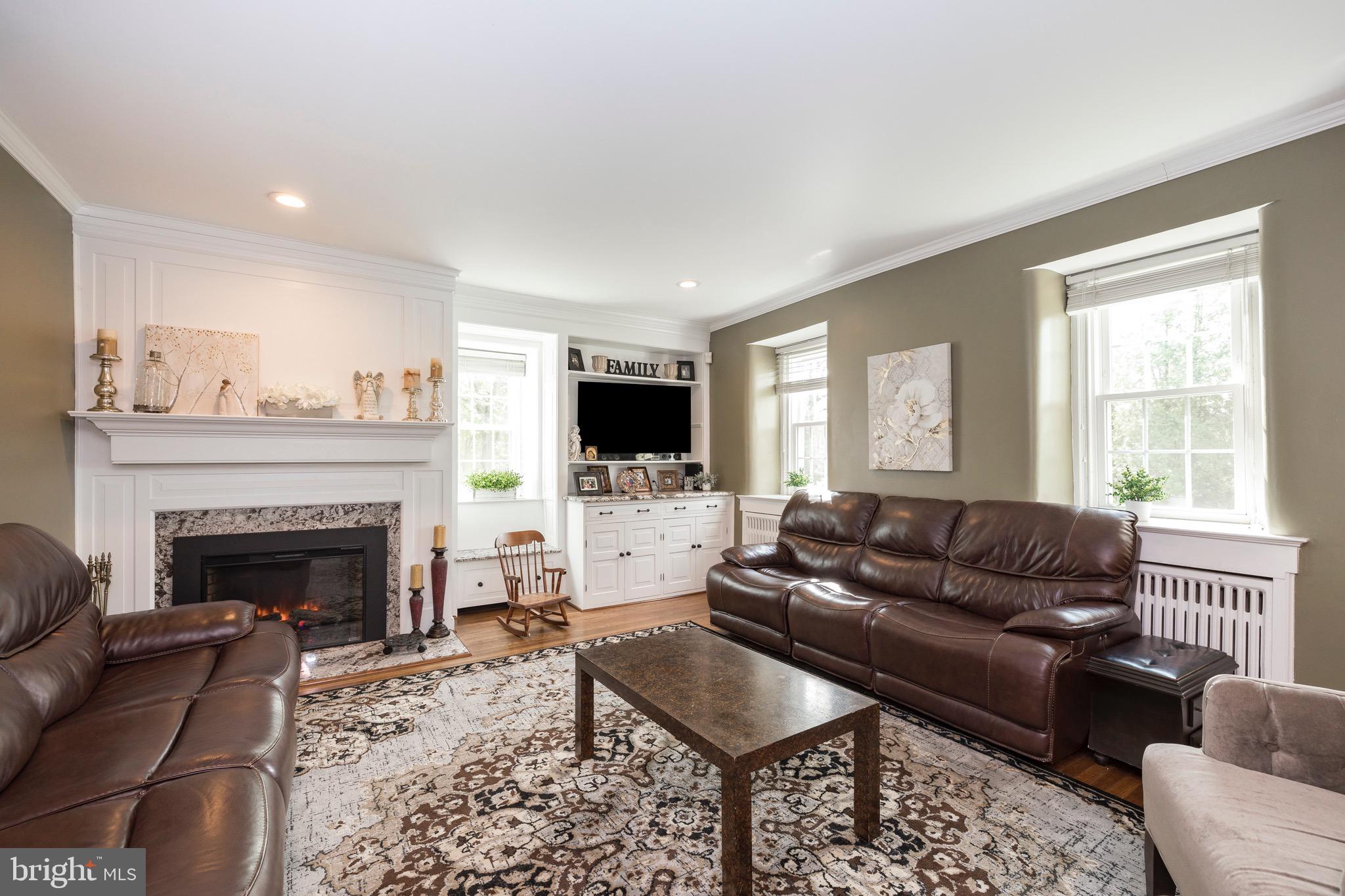 711 High Boulevard Reading, PA 19607 - Photo 14 of 60 Family room, open from dining area
