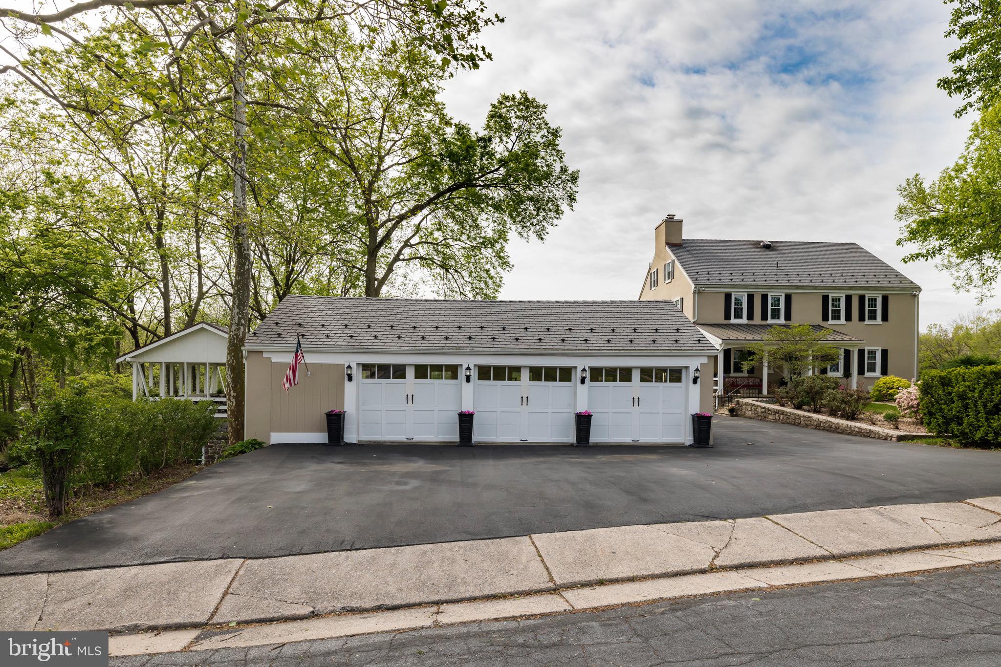 711 High Boulevard Reading, PA 19607 - Photo 3 of 60