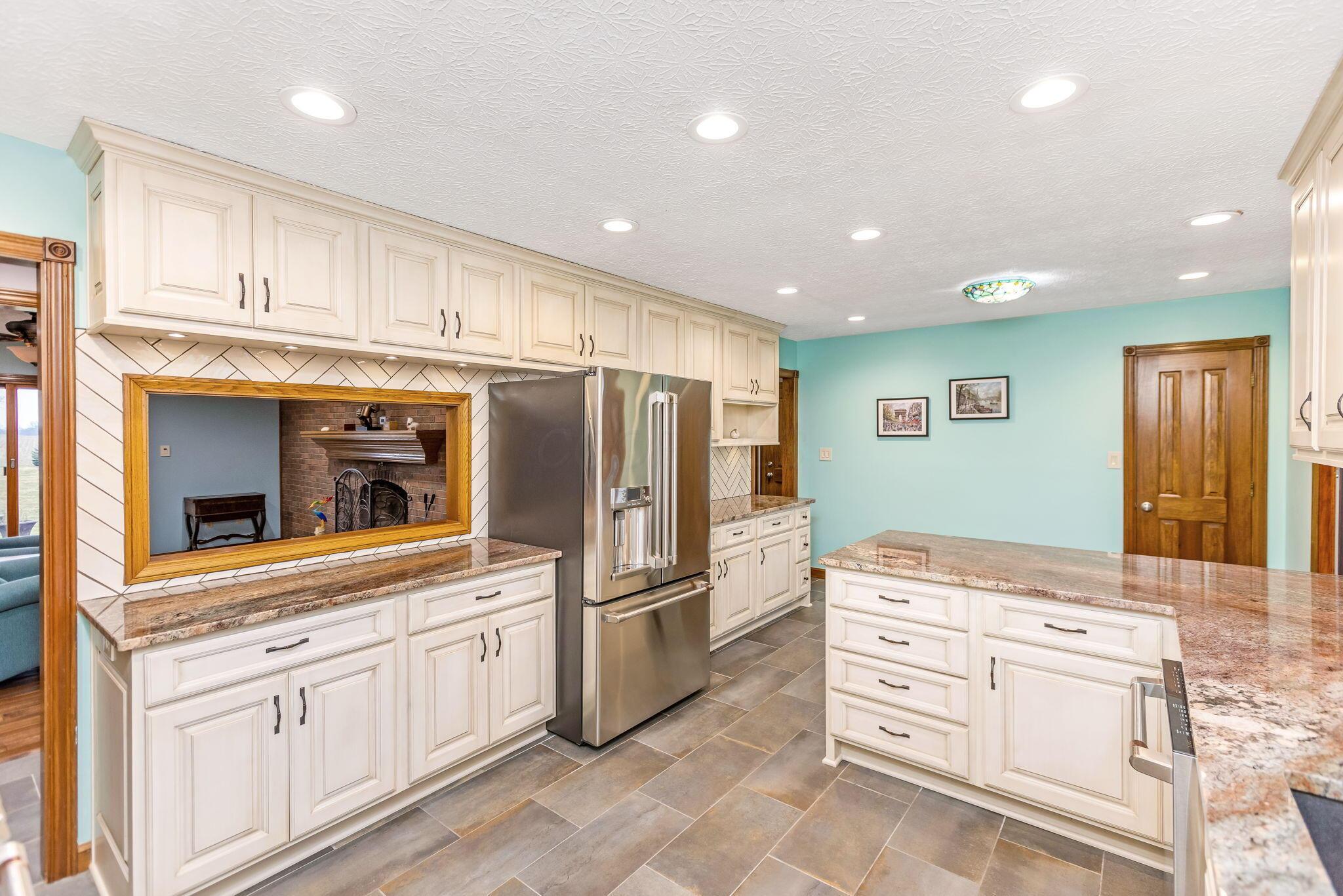 4479 State Rte 762 Lockbourne, OH 43137 - Photo 7 of 64 Kitchen