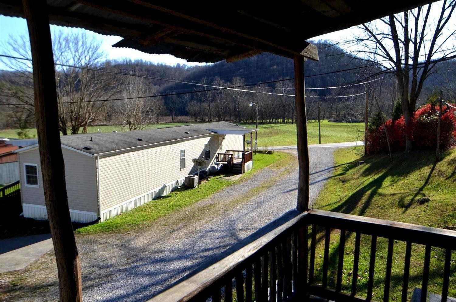 10 Crystal Irvine, KY 40336 - Photo 22 of 30 Neat balcony!