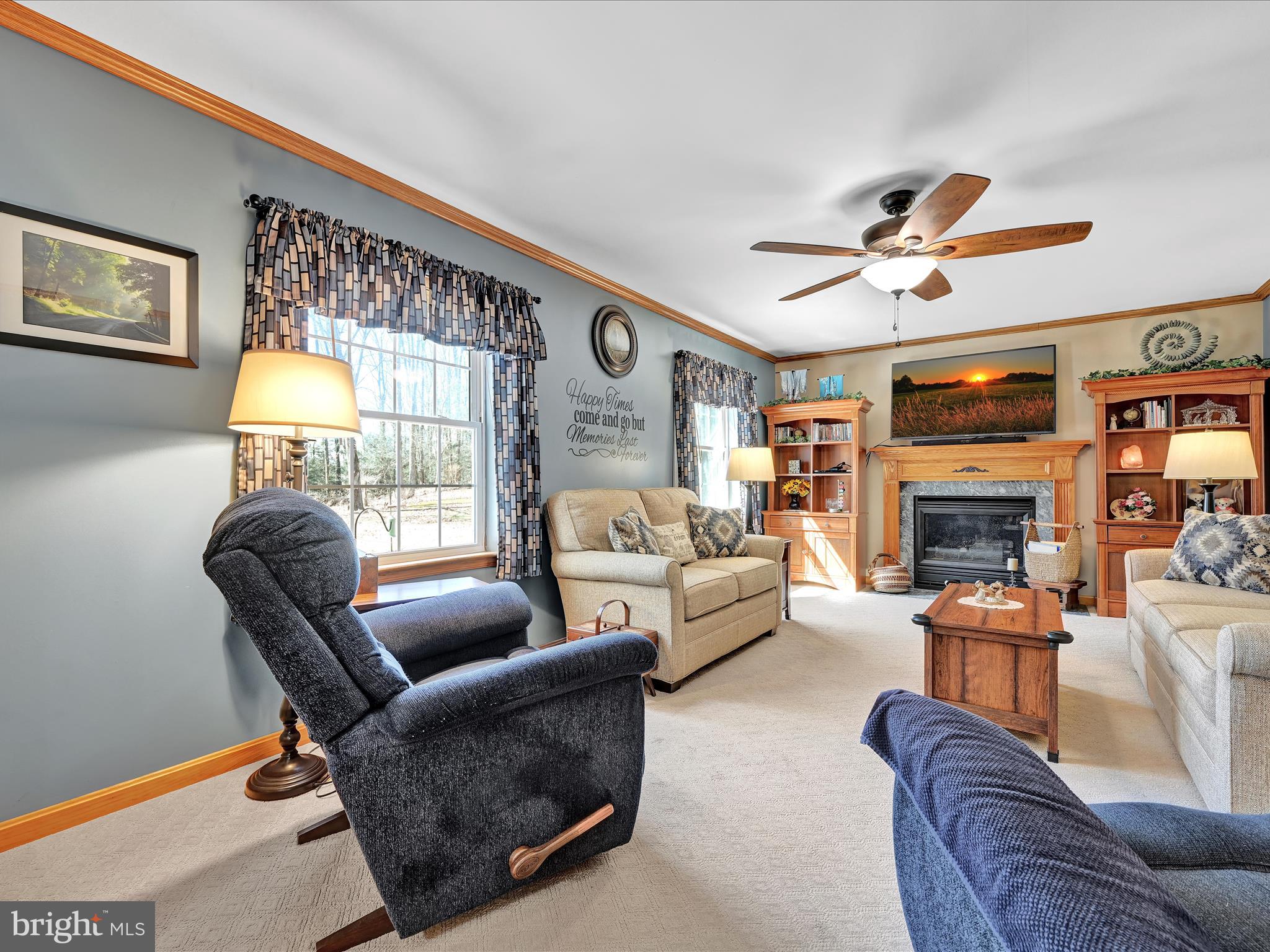 650 Golf Road Tamaqua, PA 18252 - Photo 11 of 48 Living Room