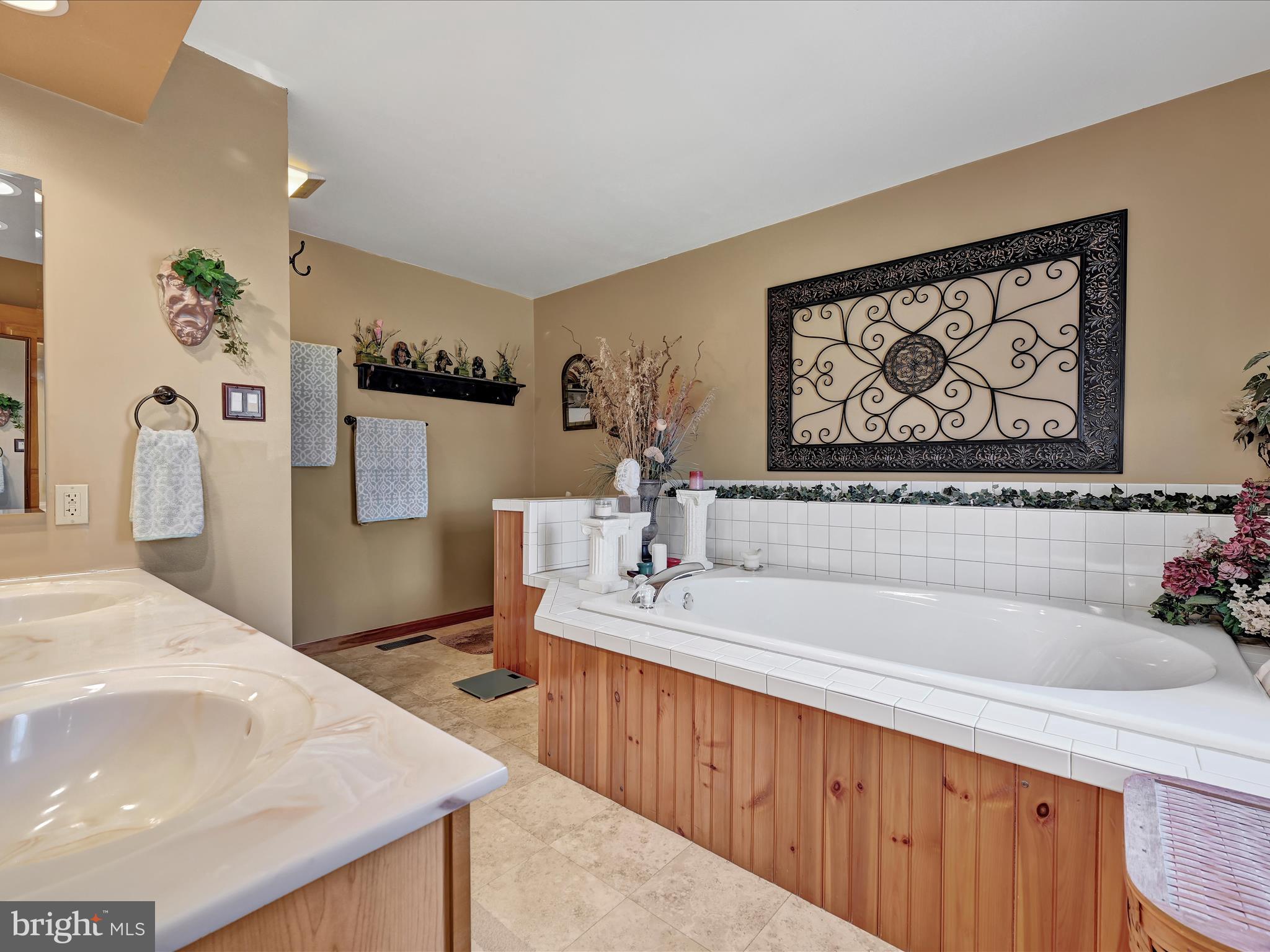 650 Golf Road Tamaqua, PA 18252 - Photo 26 of 48 Primary Bathroom