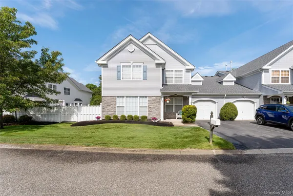 $499,900 | 5 Robert Lane, Unit 5, Middle Island, NY 11953