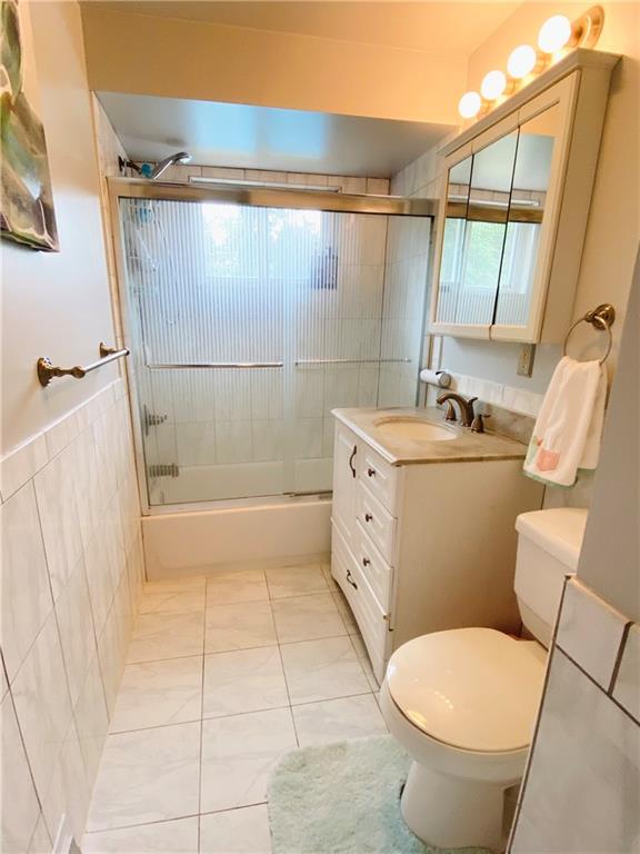 543 Grove Road Verona, PA 15147 - Photo 8 of 24 Freshly painted full bathroom, including a bathtub/shower combo, as viewed from the hallway. Window looks out onto the backyard.