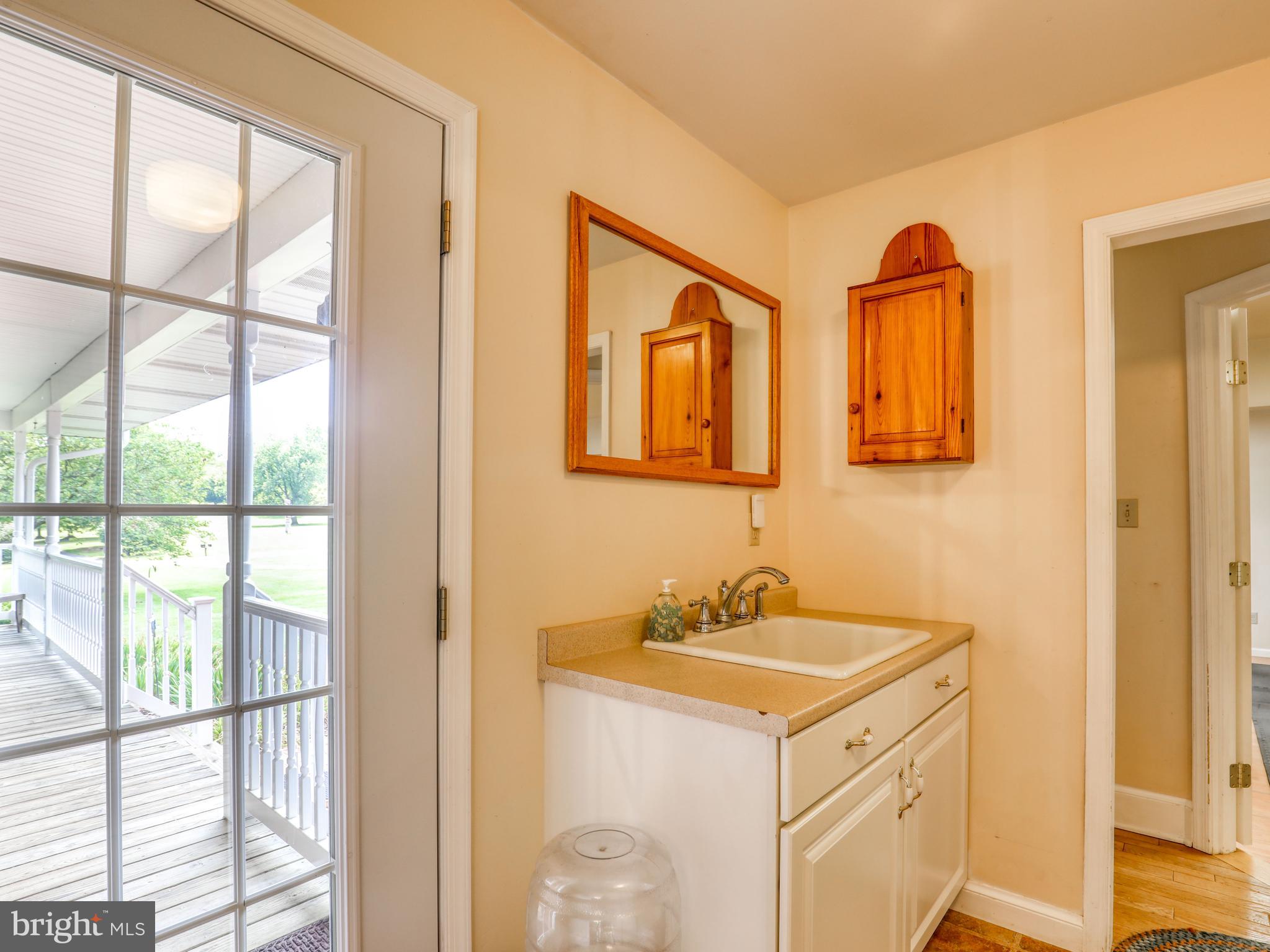 3615 Apple Pie Ridge Road Winchester, VA 22603 - Photo 33 of 47 Mud/laundry room