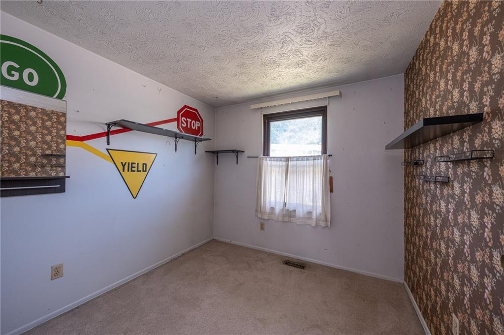 1310 Greenhill Rd Extension Pittsburgh, PA 15209 - Photo 21 of 39 an entryway with a workspace