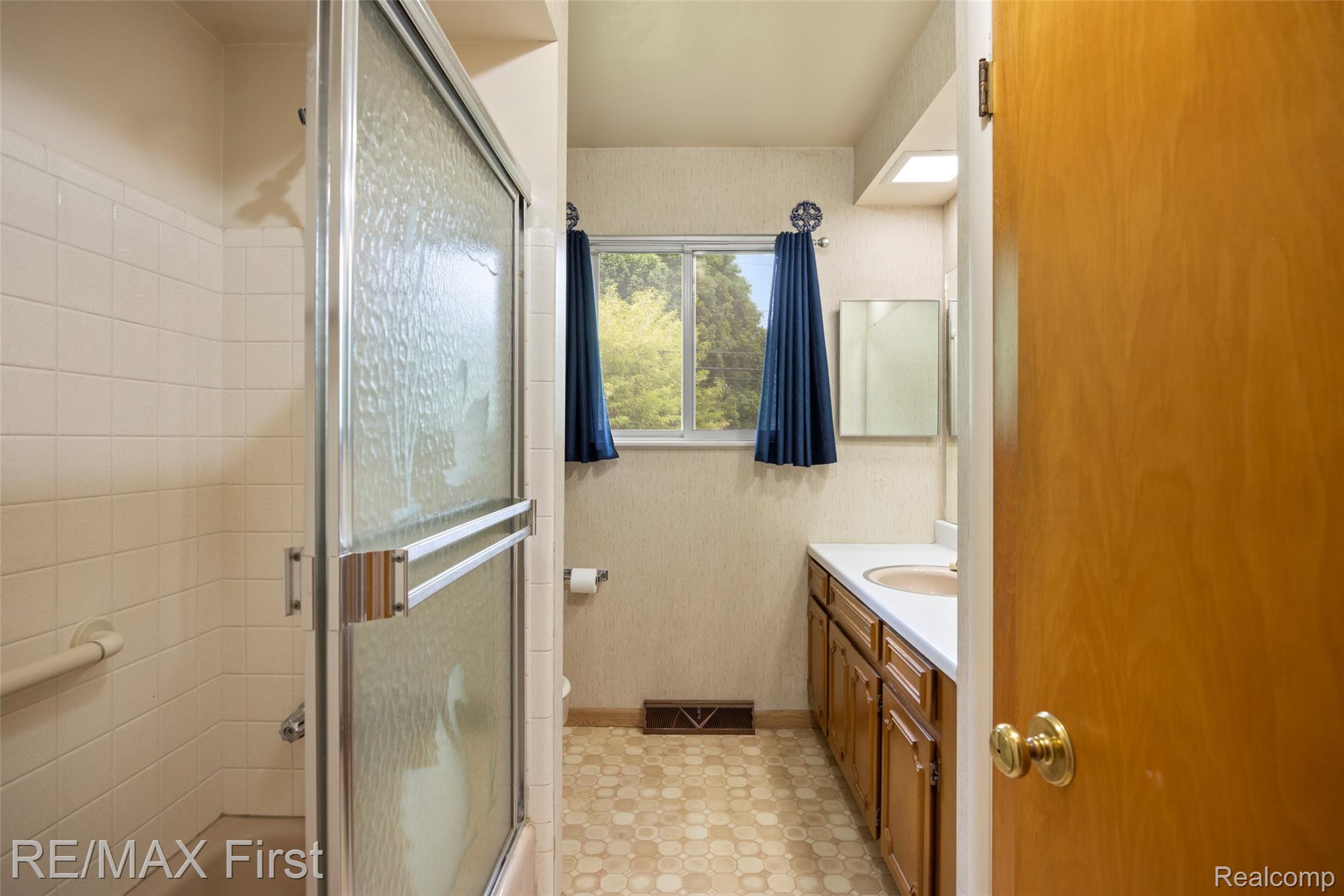 2070 Walton Blvd. Rochester, MI 48309 - Photo 16 of 25 2070 Walton Blvd 16.jpg