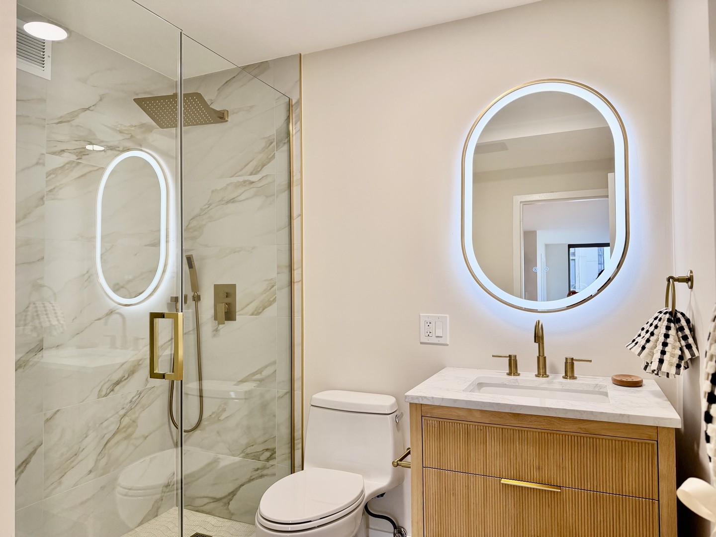5455 North Sheridan Road, Unit 1015 Chicago, IL 60640 - Photo 13 of 16 Gallery Image 13