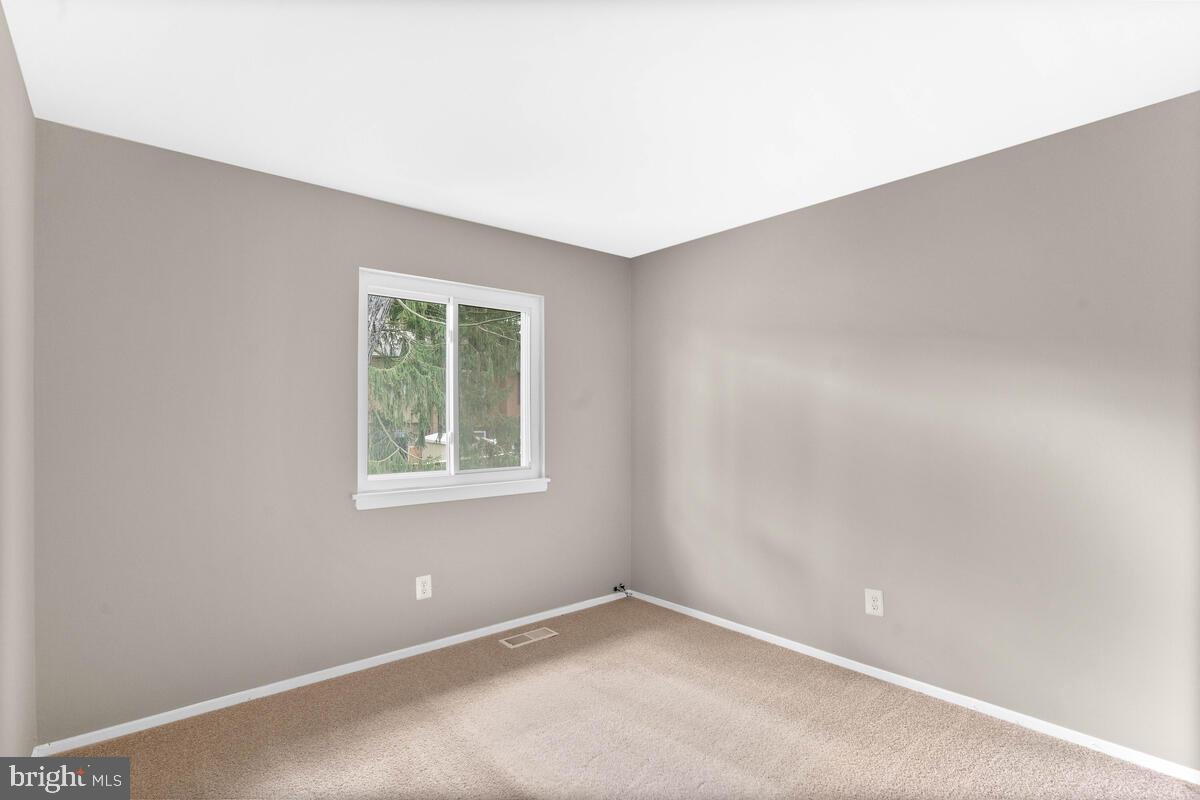 19619 Club Lake Road Gaithersburg, MD 20886 - Photo 20 of 30